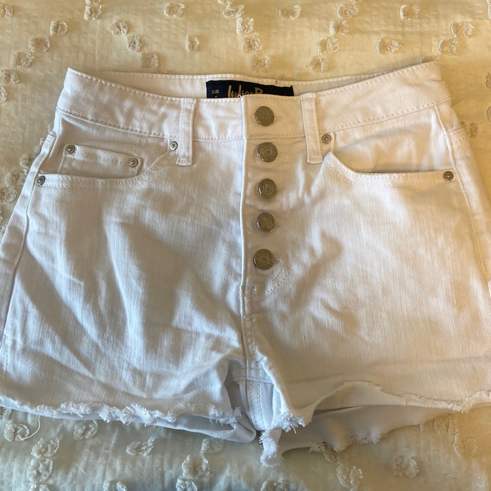 NWOT Indigo Rein white cutoff jean shorts 5